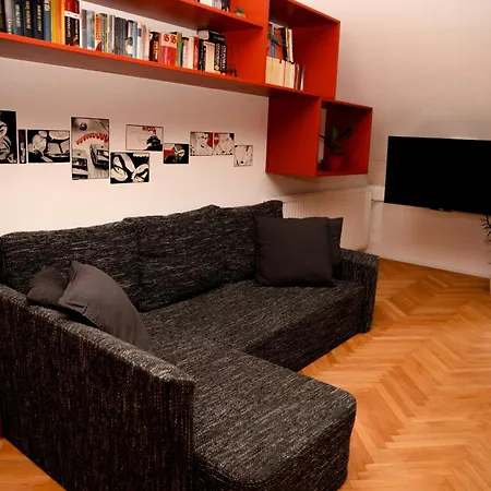 Tony's Place Under The Castle Apartman *