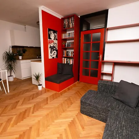 Tony's Place Under The Castle Apartment