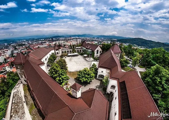 Tony's Place Under The Castle Apartment *